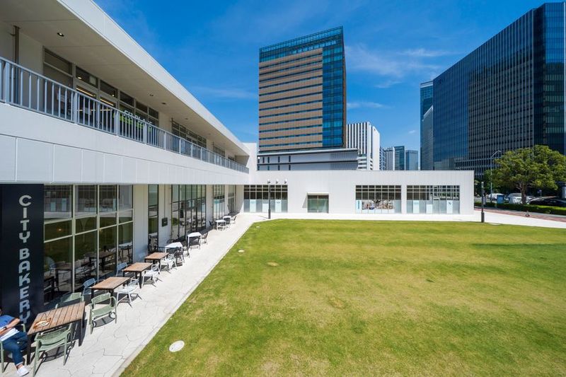 イベントスペース芝生広場 - LIVINGTOWN みなとみらい