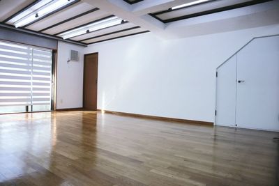 広々としたスタジオ　更衣室あり。 - ヨガスタジオアジュナ スタジオアジュナの室内の写真