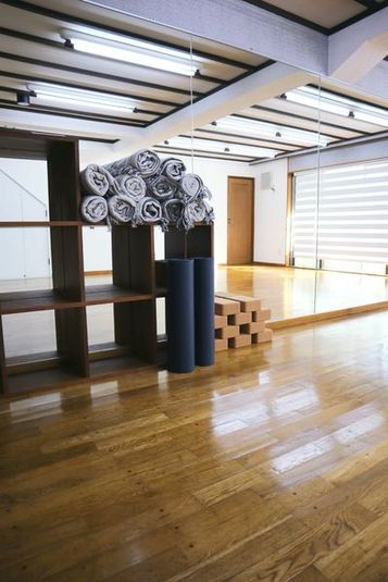 スタジオアジュナ - ヨガスタジオアジュナ