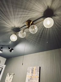 お洒落かガラス玉照明で、温かみある空間演出🌿 新宿三丁目または新宿御苑から徒歩３分🚶
新宿レンタルサロンLINK UP🪷
アクセス要項！ - レンタルサロンLINK UP 新宿レンタルサロンLINK UPの設備の写真