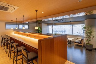 席種が豊富です - ServiceOffice W （ダブル）京都駅前 サービスオフィスW京都駅前 オープン席③（1名）の室内の写真