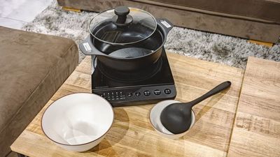 🍲卓上IH用お鍋
￥550/台
ご利用後は、油汚れやこぼした跡が残らないよう拭き取り、元通りにしまってください。	
※IHは計2台完備しております。 - with/U（ウィズユー）の設備の写真