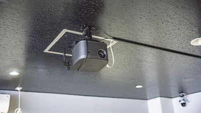 📹プロジェクター（XGIMI）
スクリーンに投影して映すことができます。
ご利用後は元通りにしまってください。 - with/U（ウィズユー）の設備の写真