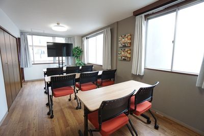 ＜日暮里会議室＞日暮里駅徒歩3分🚃完全個室✨Wi-Fi📶大型モニター兼スマートテレビ📺会議/商談/テレワーク - 【日暮里会議室】