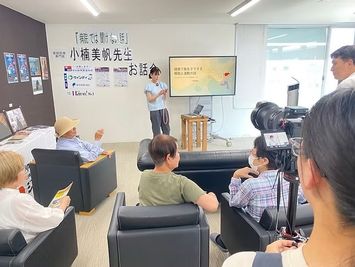 講演会と撮影 - ジコサポ保険整骨院（NPOジコサポ日本内） ジコサポフリースペース（ジコサポ保険整骨院内）の室内の写真