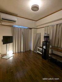 簡易ベット有
水素水ウォーターサーバー飲み放題 - Salon Lala レンタルスペース A room 簡易ベット有の室内の写真
