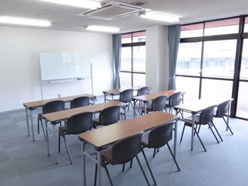 市内中心地でアクセスが便利な立地!スタッフ常駐!県庁に近く、付近にコンビニ、飲食店、駐車場も多くビジネスに最適!! - 広島YMCA国際文化センター