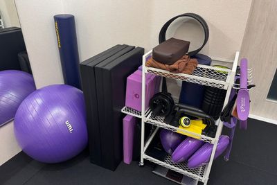 LPN ストレッチポール・ハーフカットポール
MB1ストレッチボール
ヨガブロック
ピラティスリング　等 - レンタルジムFlow Bodyの設備の写真