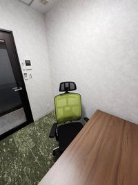 URI OFFICE URI OFFICE 406号室（デスク付き作業スペース）の室内の写真