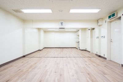 ダンススペース正面 - スタジオPALETTEお茶の水店 お茶の水ダンススタジオの室内の写真