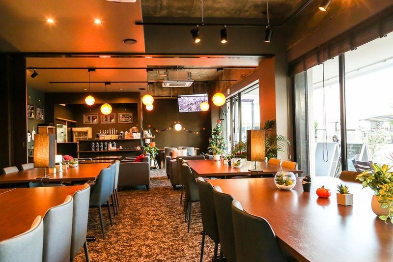 カフェ全面貸切の多目的スペース！会議やパーティーにも - Life's Lounge Cafe（ラウンジ カフェ）