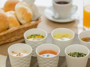 朝食例 - 東横INN宮崎駅前 シングルの室内の写真