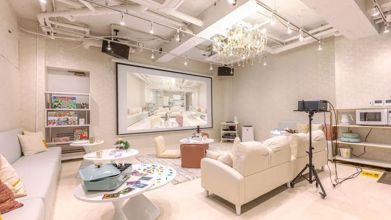 437_Yell-X／BASE池袋の室内の写真