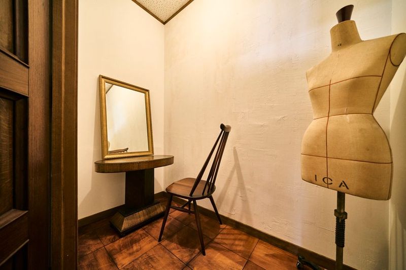 奈良アンティークスタジオ - 奈良アンティークビル