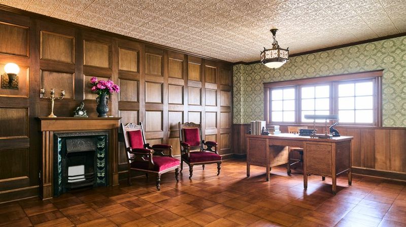 奈良アンティークスタジオ - 奈良アンティークビル