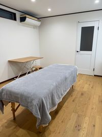 施術ベット使用例です。 - LIVRE 京都市左京区のレンタルスペース　レンタルサロンの室内の写真