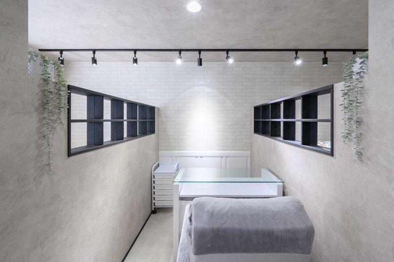 ネイルスペース① - Salon Aina 北千住店 2F