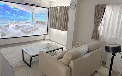防犯カメラなし✨120インチスクリーン✨デート💕高速Wifi⚡推し活💕動画鑑賞🎬ゲーム🎮地上波✨ゴミ捨て場あり✨ - Comfy天満
