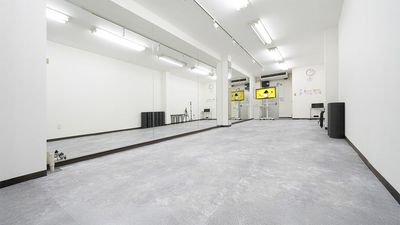 早稲田大学南門すぐのダンススタジオ｜サークル練習・動画撮影OK｜40㎡｜最大10名｜大型鏡7m - レンタルスタジオDAYS 早稲田店