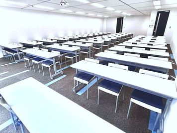 スタンダード会議室　大阪梅田店 B会議室の室内の写真