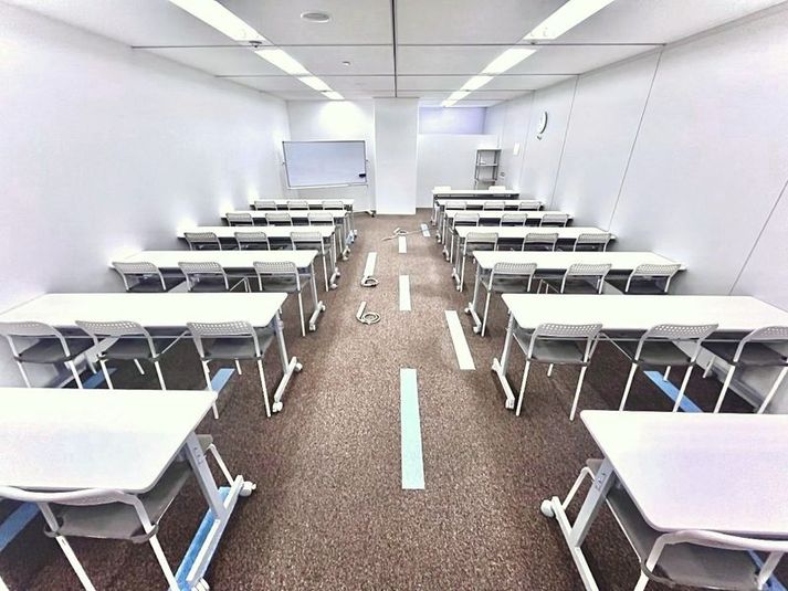 C会議室 - スタンダード会議室　大阪梅田店