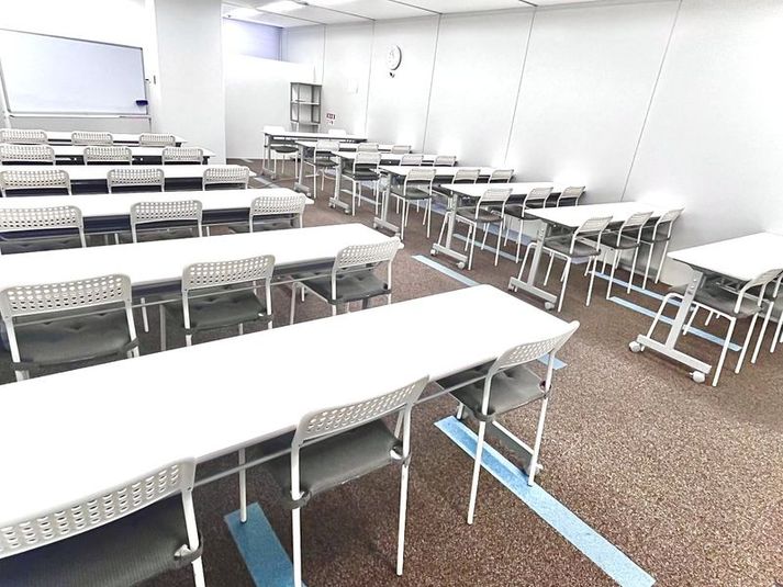 C会議室 - スタンダード会議室　大阪梅田店