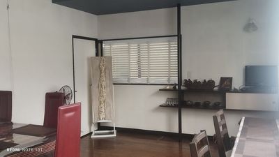 ギャラリー雪月花ゆづか　 一軒屋2階洋室10畳　スポットライト･ピクチャーレール有　の室内の写真