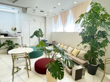 ワークラウンジソファ席 - FeminityarchWORKLOUNG浜松 コワーキングスペースの室内の写真