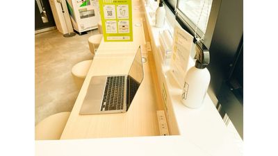 FEEEP池袋東口店 	FEEEP池袋東口店｜定員 1名カウンター席｜席番号2(C)の室内の写真