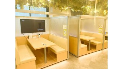 FEEEP池袋東口店 	FEEEP池袋東口店｜定員 1名カウンター席｜席番号2(C)の室内の写真