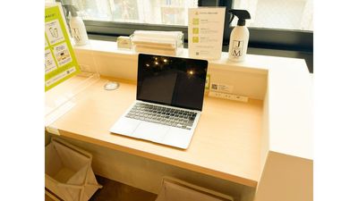 FEEEP池袋東口店 	FEEEP池袋東口店｜定員 1名カウンター席｜席番号2(C)の室内の写真