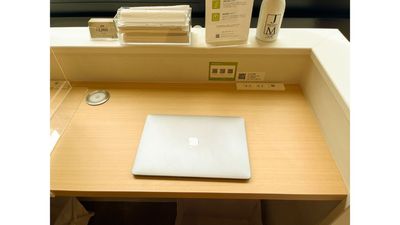 FEEEP池袋東口店 	FEEEP池袋東口店｜定員 1名カウンター席｜席番号2(C)の室内の写真