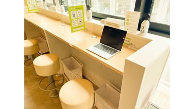 FEEEP池袋東口店 	FEEEP池袋東口店｜定員 1名カウンター席｜席番号2(C)の室内の写真