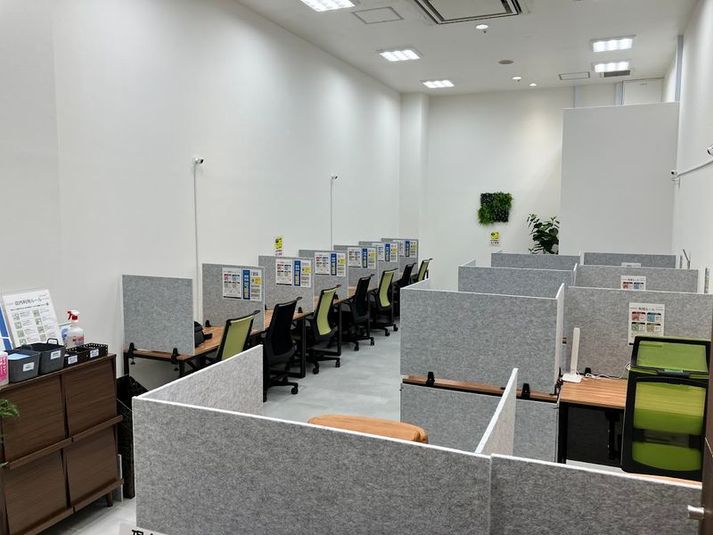 1人用席（通話・会話OK） - コインスペースイオンタウン守谷店