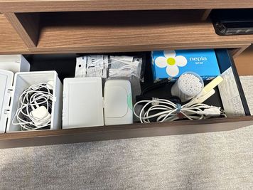 充電器🔌ウエットティッシュなどTV台にあります🍀 - お気軽スペース　ロイヤスシティ中洲の設備の写真