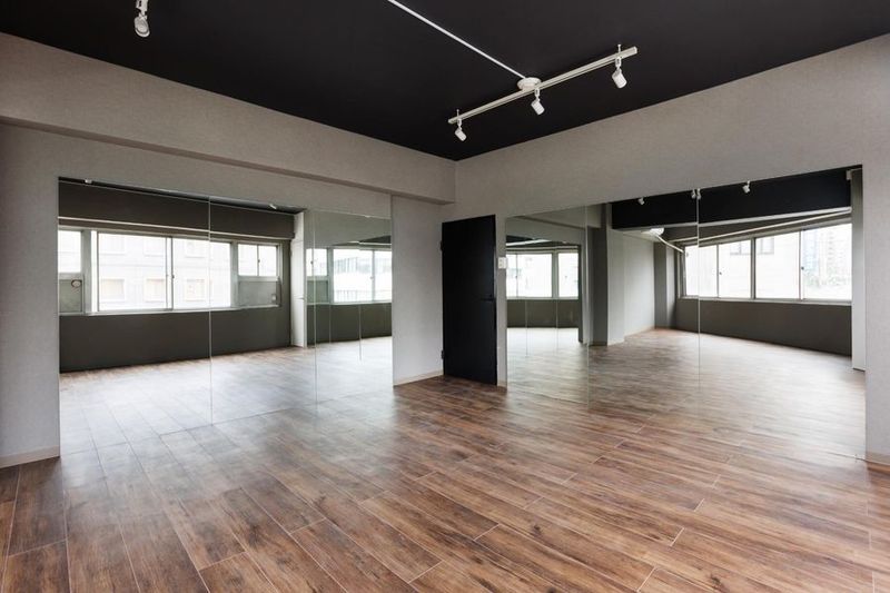 studio C｜24時間営業・壁2面に鏡設置｜レッスンスタジオ - ROIS STUDIO