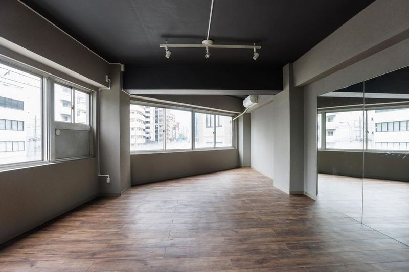 studio C｜24時間営業・壁2面に鏡設置｜レッスンスタジオ - ROIS STUDIO