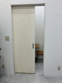 コインスペースイオンタウン守谷店 2名半個室（通話・会話OK）の室内の写真