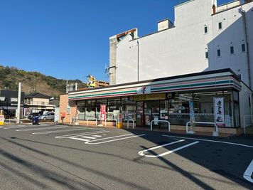 マンションの前にコンビニがあります🏪 - お気軽スペース　ロイヤスシティ中洲のその他の写真