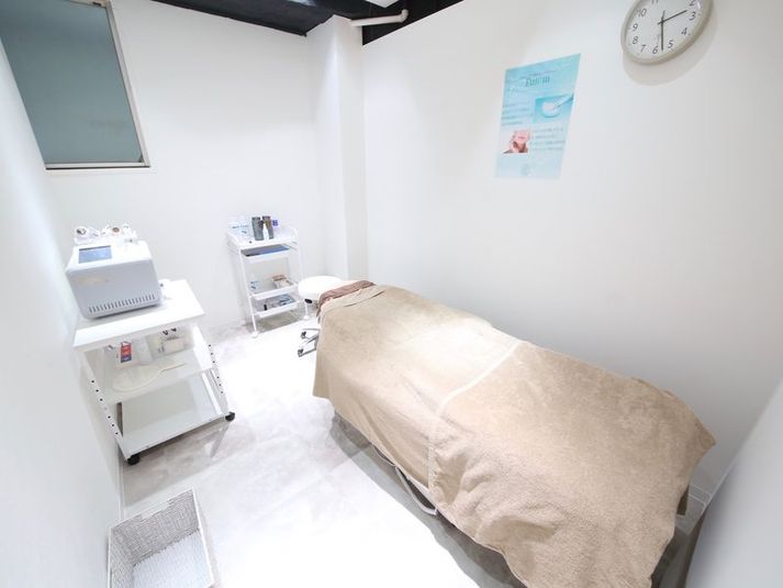 【毛穴洗浄機付き】レストルーム完備！おしゃれな美容サロン✨ - RE008