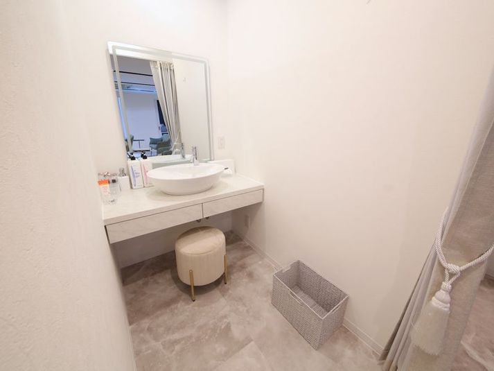 【毛穴洗浄機付き】レストルーム完備！おしゃれな美容サロン✨ - RE008