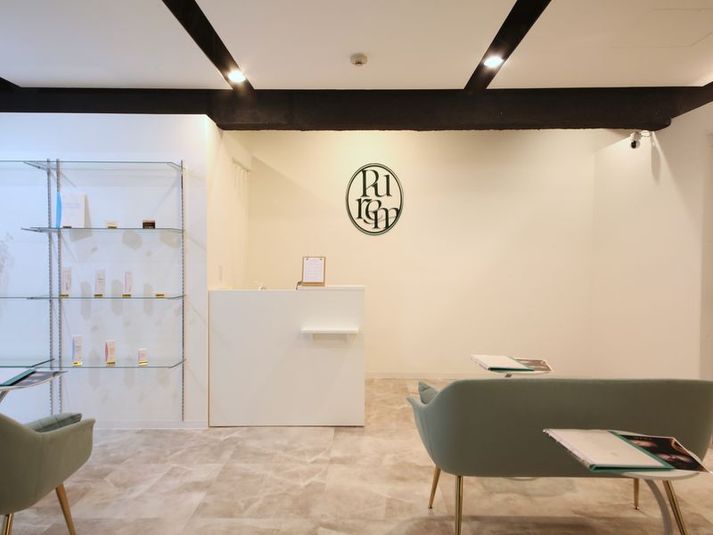 【毛穴洗浄機付き】レストルーム完備！おしゃれな美容サロン✨ - RE008