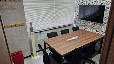 【新橋駅から徒歩1分】モニター・フリードリンク付き6名会議室（RoomB）※予約時間前は入室不可 - いいオフィス新橋