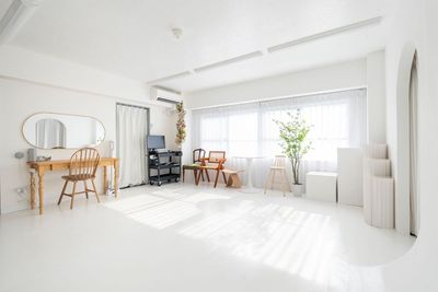 自然光が入る本格白ホリスタジオ！撮影機材無料貸出｜ 新宿御苑前徒歩2分 - 【スタジオエデン】STUDIO EDEN 新宿御苑前