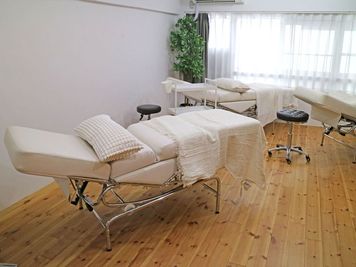 ベッド3台在ります - Ante Salon 【ベッド3台完全個室貸切】Anté salon（アンテサロン）の室内の写真