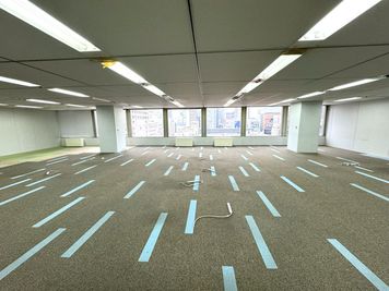 スタンダード会議室　大阪梅田店 B会議室の室内の写真