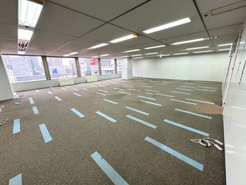 スタンダード会議室　大阪梅田店 B会議室の室内の写真