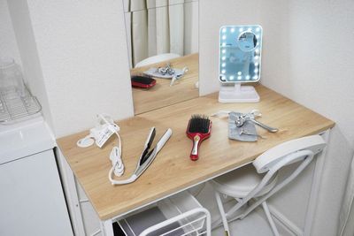 備品充実！メイクアップコーナー - レンタルサロンRENTARO北堀江店 完全個室プライベートサロンの室内の写真