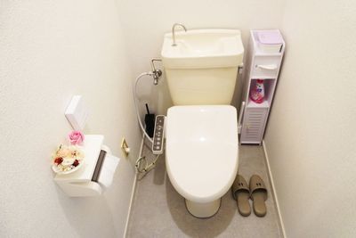トイレ（ウォシュレット付き） - レンタルサロンRENTARO北堀江店 完全個室プライベートサロンの設備の写真