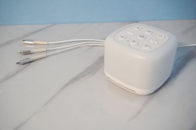 調光/調色機能付きBluetooth/サウンド搭載スピーカー・各種充電器 - レンタルサロンRENTARO北堀江店 完全個室プライベートサロンの設備の写真